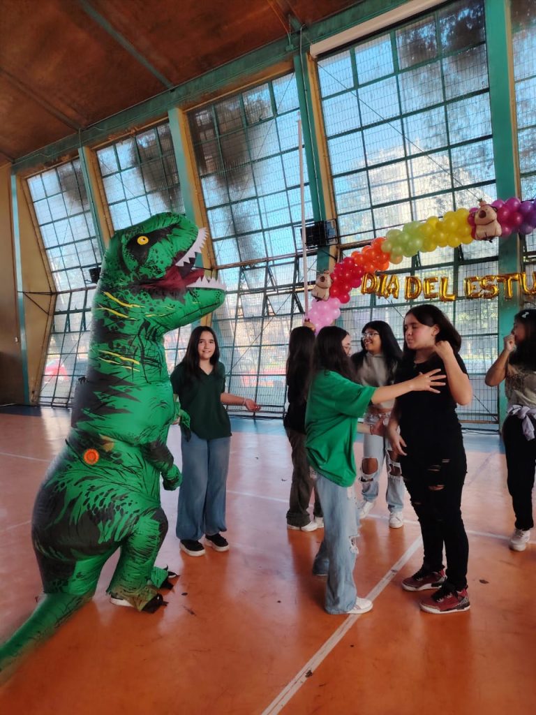 El Liceo Gabriela Mistral celebra el Día del estudiante con entretenidas actividades