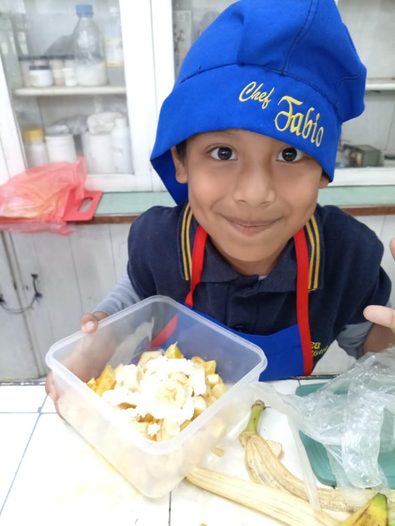 Taller de cocina junto a la profesora Nicole Campos