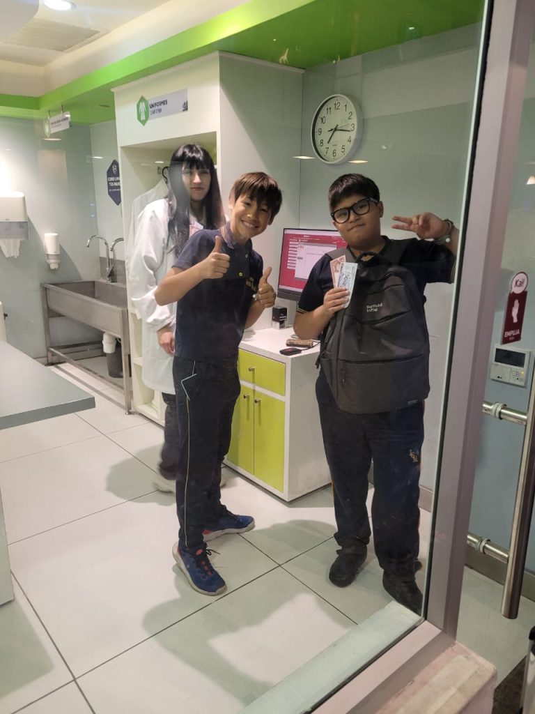 Estudiantes gabrielinos son premiados por su resultado del SIMCE con una salida pedagógica a KIDZANIA